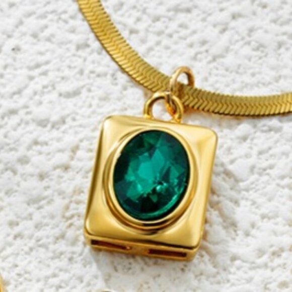 Vintage Style Necklace with Square Pendant Stainless Steel 18k Gold Plate - Picture 5 of 6
